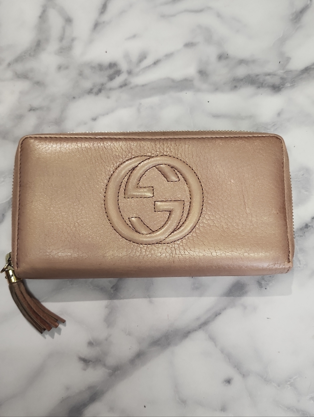 Authentic Light Pink Shimmery Leather Gucci Soho Lonh Zippy Wallet - Picture 9 of 9